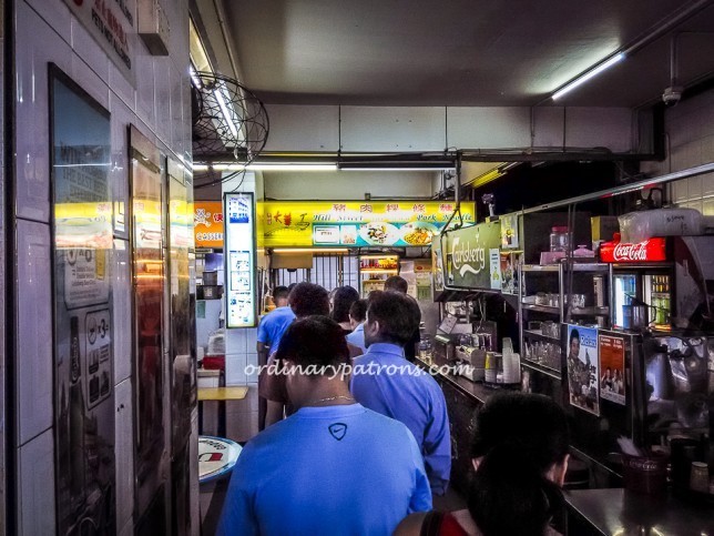 Hill Street Tai Hwa Pork Bak Chor Mee - queue