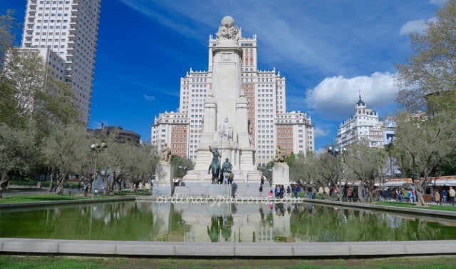 El Club Allard La Plaza de España, Madrid - 1