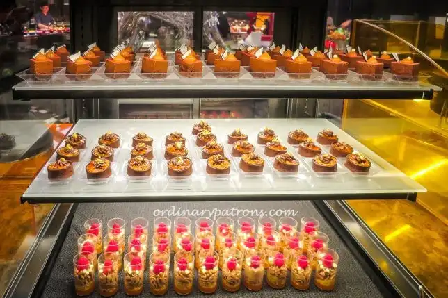 Buffet at Food Capital - Cakes