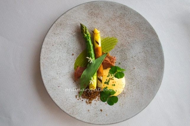 Pertuis Asparagus with Champagne Hollandiaise