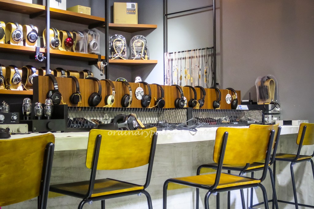 Zeppelin & Co Cafe in Sim Lim Square