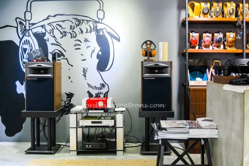 Zeppelin & Co Cafe in Sim Lim