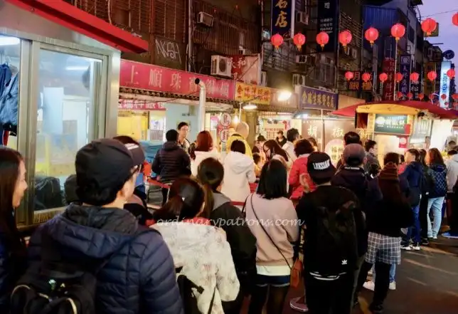 Raohe Night Market Black Pepper Bun 胡椒餅