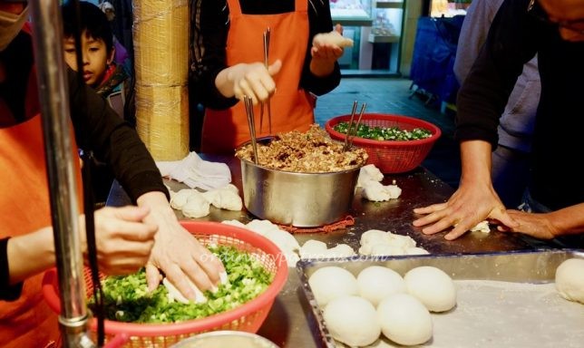 Raohe Street Market Black Pepper Buns