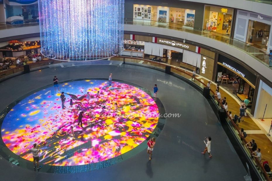 Starbucks Reserve - Digital Light Canvas at Marina Bay Sands