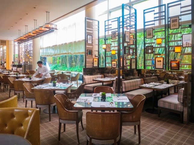 Buffet at Colony at The Ritz-Carlton Singapore