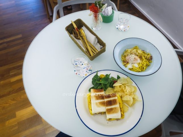 Lunch at Grids & Circles Cafe