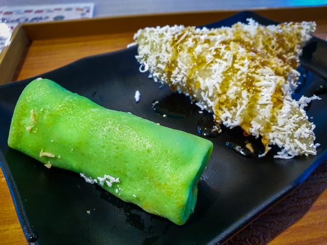 Kueh & Mee kue lopis & kue dadar