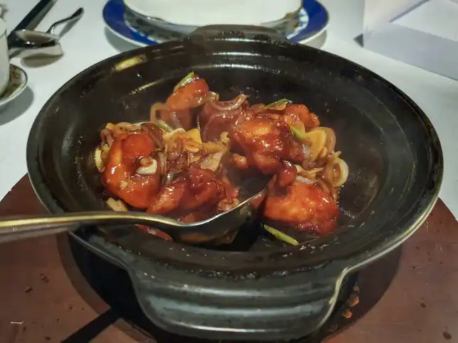 5 ON 25 Restaurant - Claypot chicken with hua tiao wine 花雕滑鸡煲 