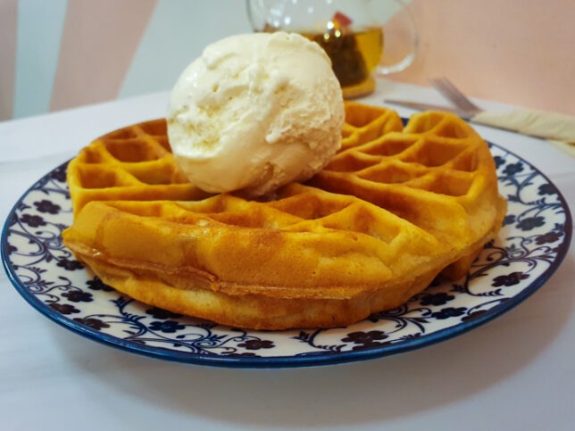 Tucela Gelato waffle