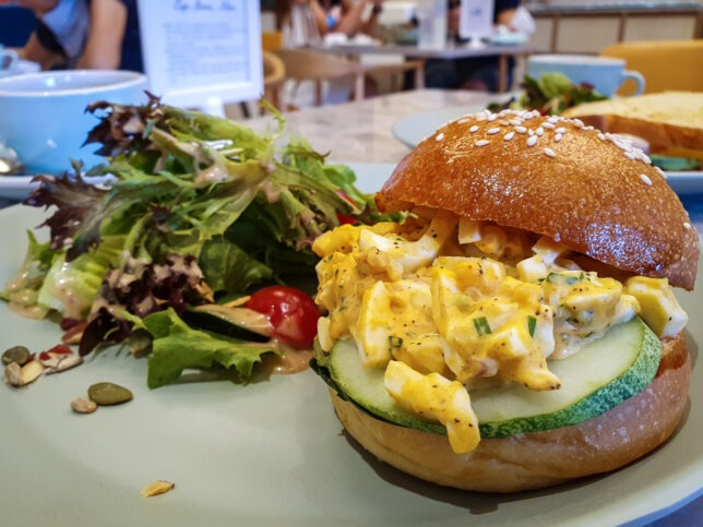 egg mayo on burger bun