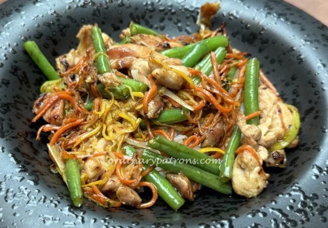 Straccetti di Pollo con Verdure
Corn-fed chicken thigh with seasonal vegetables