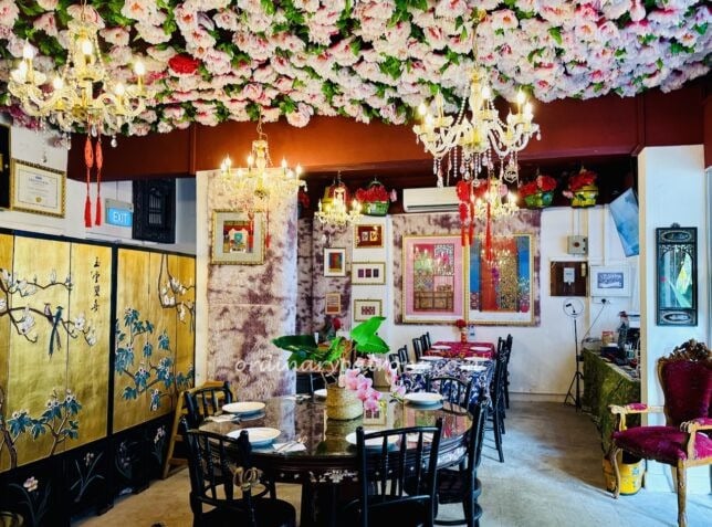 The Peranakan Lengkok Bahru Restaurant