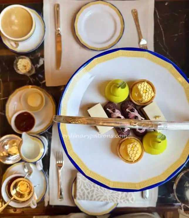 Peninsula Hotel afternoon tea in Hong Kong 