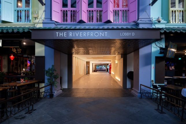 Entrance to Peddlers Walk from Fountain.