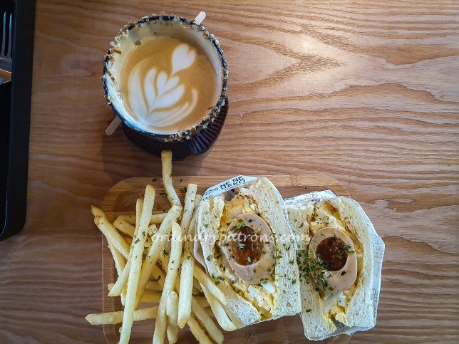 Ne Ne Neko's Ajitamago Sando