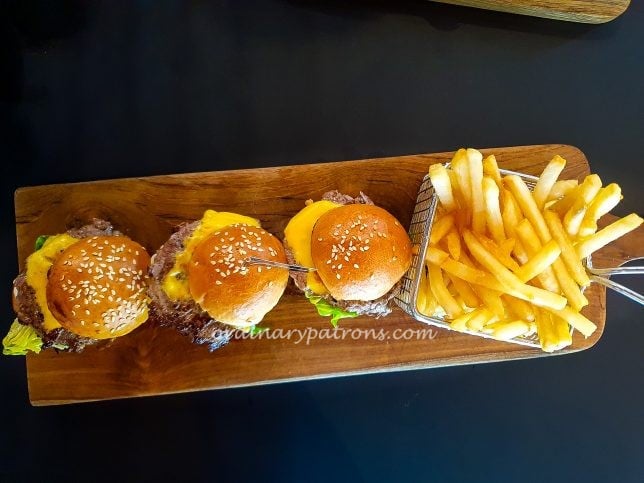 Café Carrera Cheeseburgers Sliders