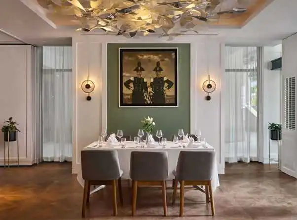 Flutes Restaurant