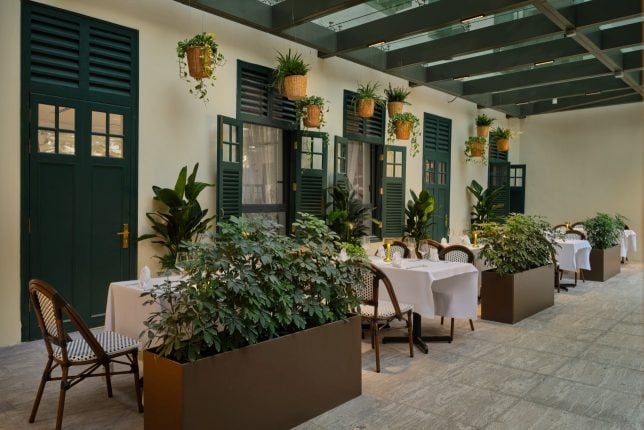 FLOUTES Restaurant Outdoor Terrace