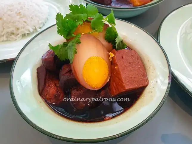 Braised Pork Belly Rice at Kopi 1930