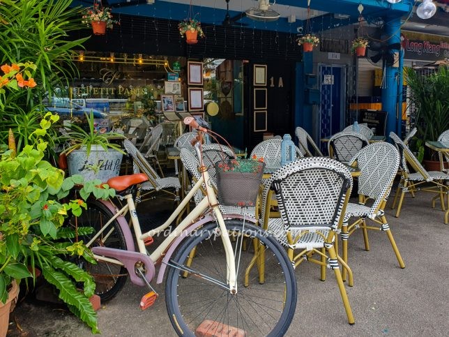 Le Petit Paris in Siglap