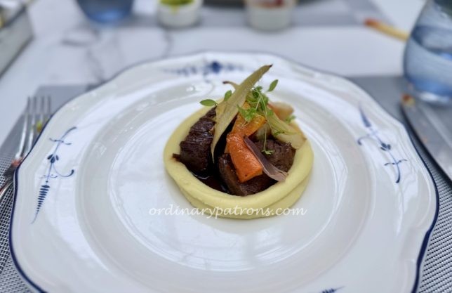 Capitol Bistro. Bar. Patisserie: Calm Oasis at Kempinski Hotel Singapore