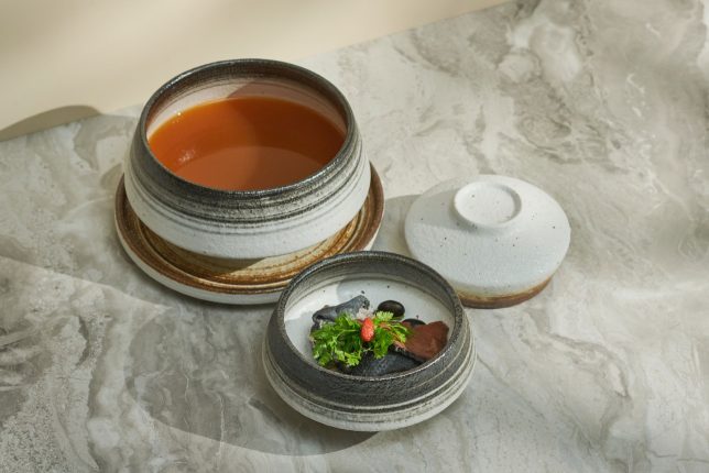 Man Fu Yuan Warm Double-Boiled Soups for the Soul Black Chicken with Tuber Fleeceflower Root, Cordyceps Flower,Dried Longan, and Black Bean Soup