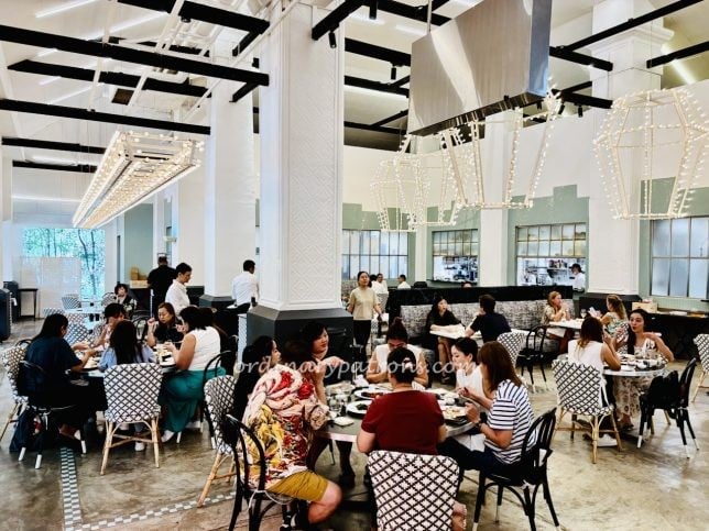 A Minimalist Lunch in Singapore