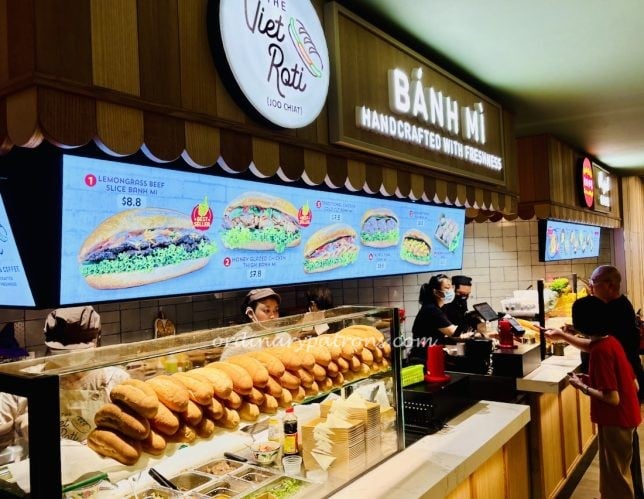 Hawkers' Street Tang PlazaV ietRoti Banh Mi