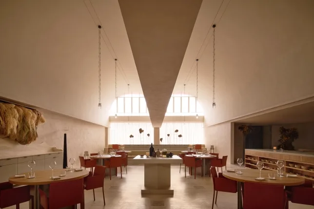 SOMMA RESTAURANT - DINING ROOM - Credit Jovian Lim