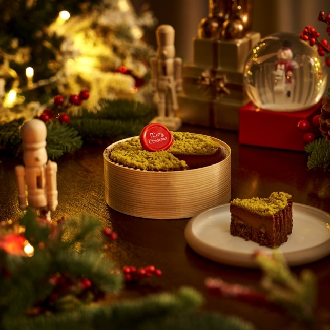 CAH_2025_Swiss Chocolate Moelleux, Pistachio Praline Crunch