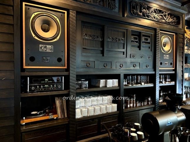 Glitch Coffee Tokyo Nihonbashi Hifi Vinyl