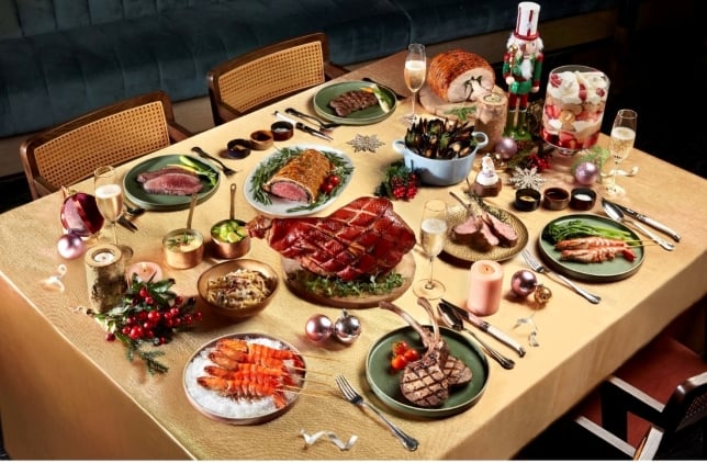 Momentus Hotel Alexandra - Verandah Rooftop Rotisserie -roasts, seafood, and seasonal favourites 