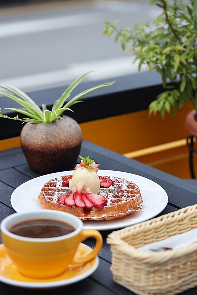 Harvest Union Market Cafe/Bar - Coffee & Waffle