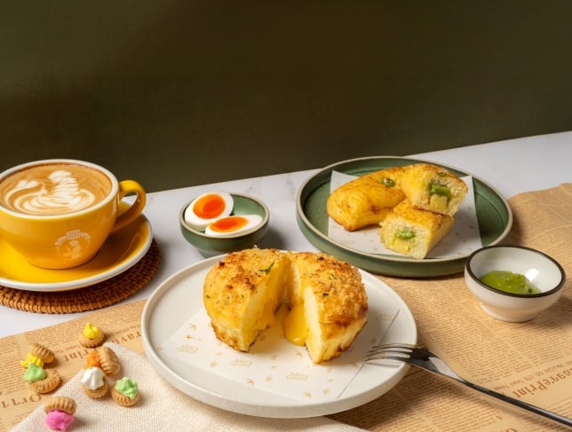 Cafรฉ Mary Grace Singapore Exclusives - Salted Egg Ensaymada & Kaya Pandan Cheese Roll