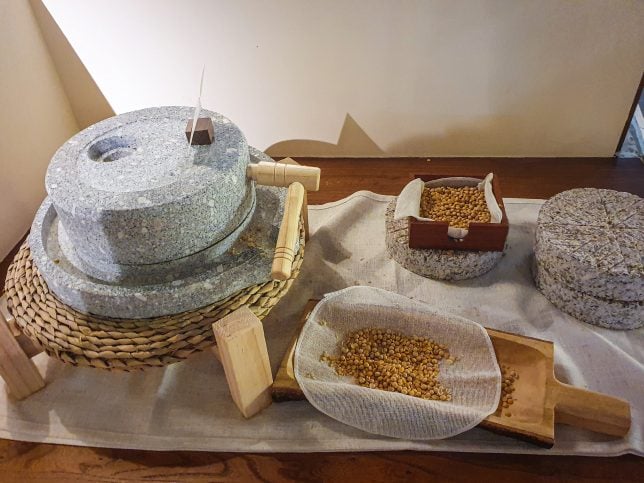 Tofu G - grinding soybeans with a millstone