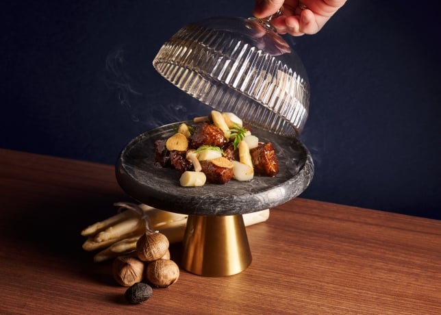 Man Fu Yuan Wok-fried Angus Beef Tenderloin, Black Garlic, White Asparagus with Garlic Crisp_Frasers House, a Luxury Collection Hotel, Singapore