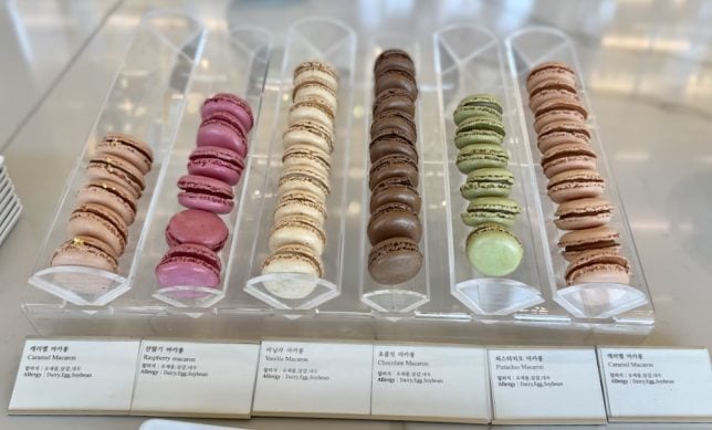 Stay Modern Restaurant Signiel Seoul macaroons buffet