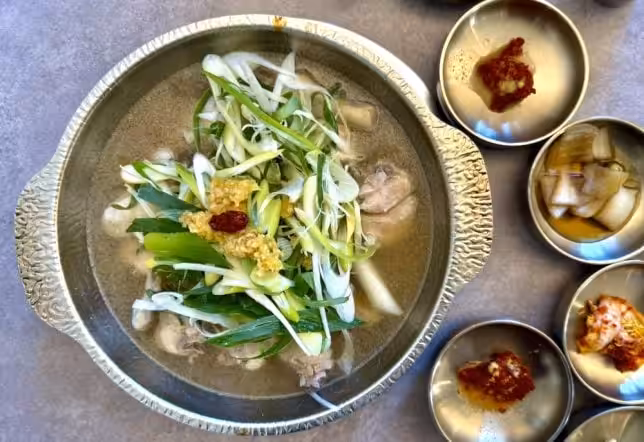 Suin Insadong Dakhanmari : Whole Chicken Soup Restaurant in Seoul