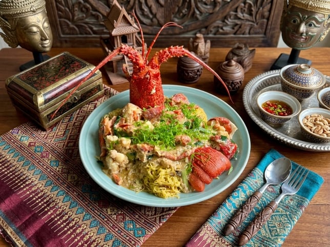 Australian Lobster Longevity Noodles - Yaowarat Seafood 