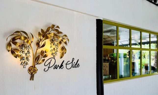 Park side cafe in Singapore Botanic Gardens 