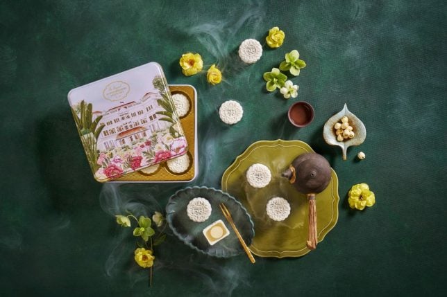 Champagne Truffle Snow-Skin Mooncake with Box