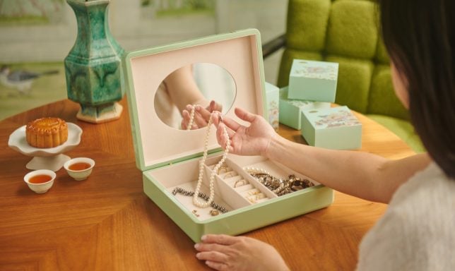 Exquisitely Designed Mooncake Box - Mandarin Oriental