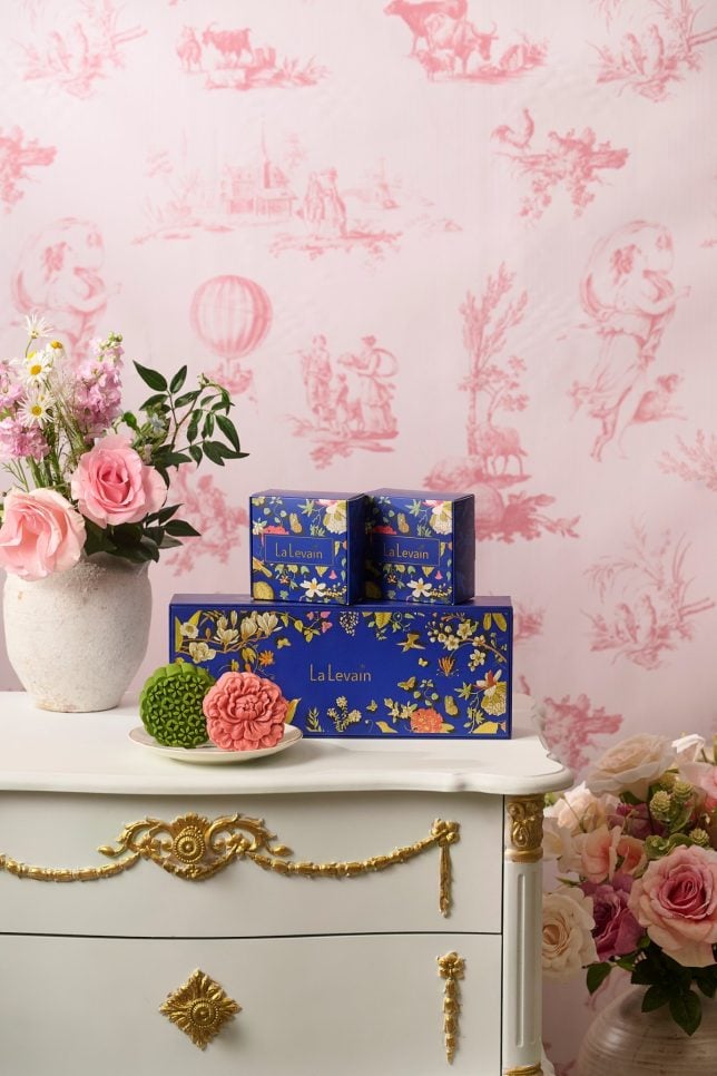 La Levain: Mooncakes Long Blue Box