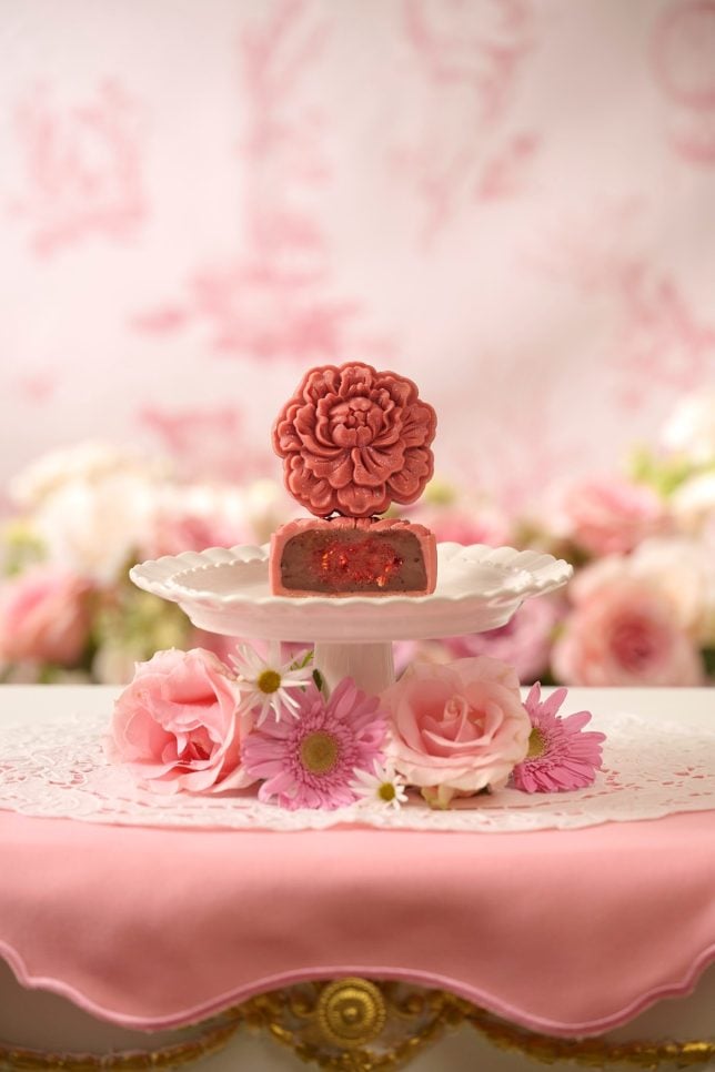 LLV MAF26 Cantonese Mixed Berry Lotus with Raspberry Rose Mooncake