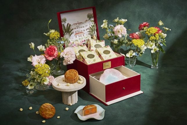 Raffles Hotel Singapore Premium Baked Mooncake Box 