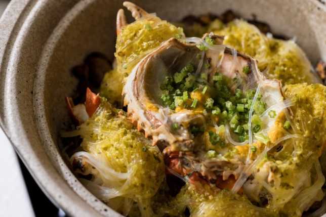 Live Crab with Preserved Yellow Chilli Paste and Glass Noodle in Claypot