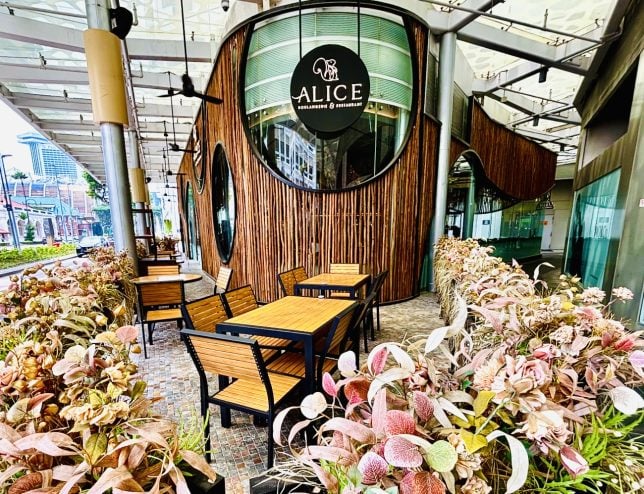 Alice Boulangerie & Restaurant Raffles City