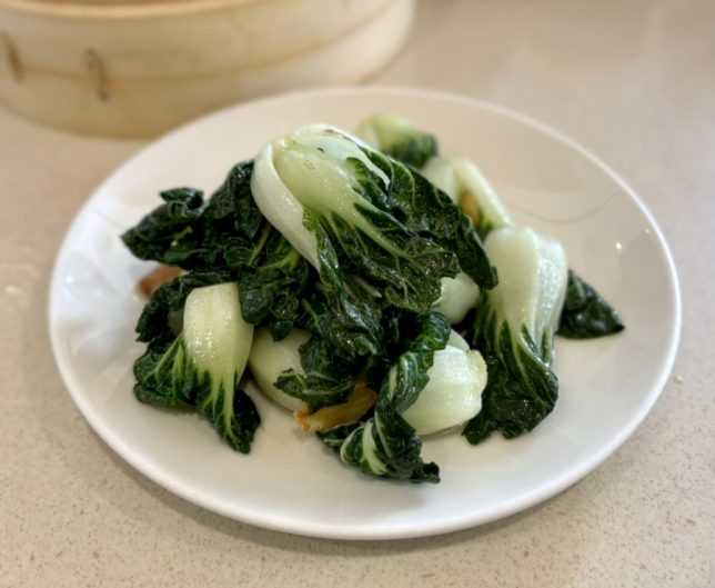 Stir-fried Nai Bai with Garlic 